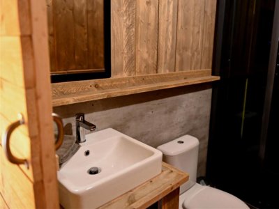 Cliquez pour découvrir toutes les photos de l'HÉBERGEMENT ! tente en toile et bois - Les Bois Flottés photo 11