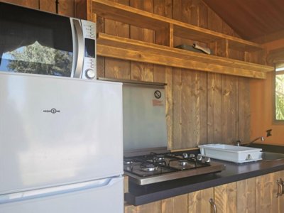 Cliquez pour découvrir toutes les photos de l'HÉBERGEMENT ! tente en toile et bois - Les Bois Flottés photo 4
