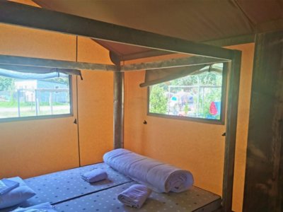Cliquez pour découvrir toutes les photos de l'HÉBERGEMENT ! tente en toile et bois - Les Bois Flottés photo 6