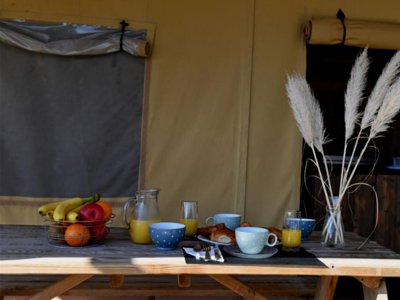 Cliquez pour découvrir toutes les photos de l'HÉBERGEMENT ! tente en toile et bois - Les Bois Flottés photo 9