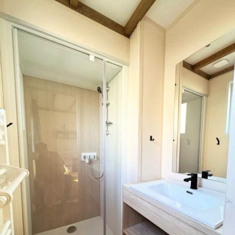 Cliquez pour découvrir toutes les photos de l'HÉBERGEMENT ! chalet - Yelloh! Village Domaine Berrua photo 3