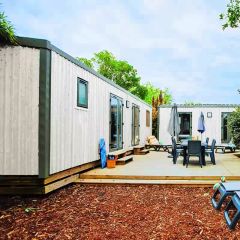 Camping Pas Cher vous présente avec son site Officiel campingpascher.fr, le Camping Yelloh! Village Domaine Berrua classé 4 étoiles, situé sur la commune de Bidart dans le département Pyrénées-atlantiques (Aquitaine) en France. Le camping Yelloh! Village Domaine Berrua, vous présente un hébergement de type mobil-home de 74 m² avec climatisation et télévision. Le camping Yelloh! Village Domaine Berrua vous propose du sam. 13 décembre au sam. 20 décembre 2025 avec un DÉPART DEMAIN pour 7 nuits à 949€. Cette location propose 173 dates différentes pour réserver votre séjour. Découvrez également les 10 autres gammes d'hébergements du camping. Les Avis clients pour le Camping Yelloh! Village Domaine Berrua sont excellents avec une note moyenne de 9 sur 10. Parc aquatique, Piscine couverte, Piscine extérieure, Animations familiales, Club ados, Club enfants, Aire de jeux enfants, Paddle, Ping-pong, Pétanque, Surf, Terrain multisports, Bar, Restaurant, Snack/Bar, Épicerie,... En savoir plus : cliquez-ICI.