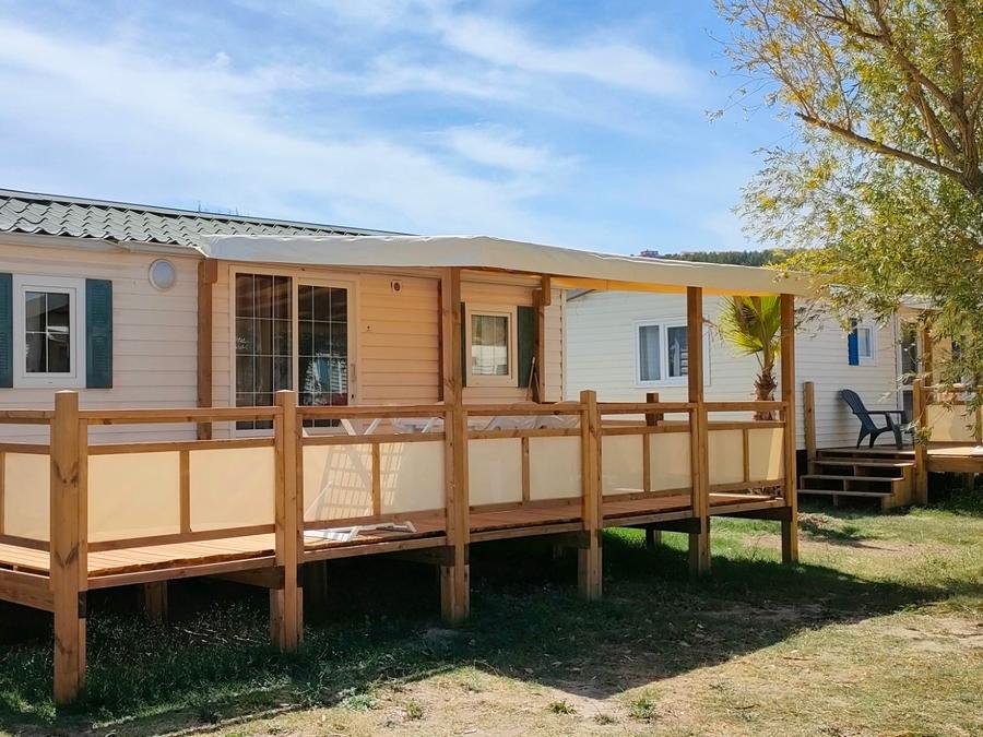 Camping Pas Cher vous présente avec son site Officiel campingpascher.fr, le Camping Tikayan Félix De La Bastide classé 3 étoiles, situé sur la commune de Saint Mitre Les Remparts dans le département Bouches-du-rhône (Provence Alpes Côte D'azur) en France. Le camping Tikayan Félix De La Bastide, vous présente un hébergement de type mobil-home de 32 m² pour 6 personnes avec climatisation et télévision. Le camping Tikayan Félix De La Bastide vous proposeun séjour PAS CHER avec une REMISEdu dimanche 21 juin au dimanche 28 juin 2026, en promotion à -35% pour 7 nuits à 462,15 € au lieu de 711,0 € soit une Économie de 248,85 €. Cette location propose 53 dates différentes pour réserver votre séjour. Découvrez également les 13 autres gammes d'hébergements du camping. Les Avis clients pour le Camping Tikayan Félix De La Bastide sont de 7 sur 10. MerÉtang, Piscine extérieure, Animations familiales, Club enfants, Aire de jeux enfants, Baby-foot, Canoë-kayak, Ping-pong, Pédalo, Pétanque, Brasserie, Buffet, Créperie, Restaurant, Snack/Bar, Station-service, Épicerie,... En savoir plus : cliquez-ICI.
