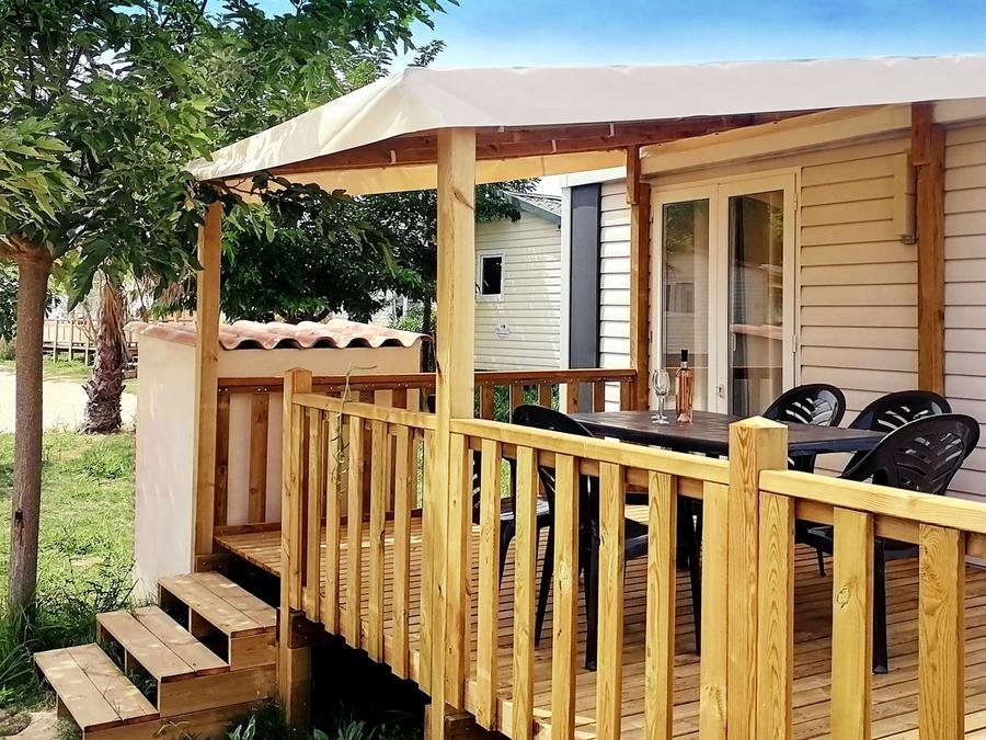 Camping Pas Cher vous présente avec son site Officiel campingpascher.fr, le Camping Tikayan Félix De La Bastide classé 3 étoiles, situé sur la commune de Saint Mitre Les Remparts dans le département Bouches-du-rhône (Provence Alpes Côte D'azur) en France. Le camping Tikayan Félix De La Bastide, vous présente un hébergement de type mobil-home de 29 m² avec climatisation et télévision. Le camping Tikayan Félix De La Bastide vous proposeun séjour PAS CHER avec une REMISEdu dimanche 21 juin au dimanche 28 juin 2026, en promotion à -35% pour 7 nuits à 447,85 € au lieu de 689,0 € soit une Économie de 241,15 €. Cette location propose 70 dates différentes pour réserver votre séjour. Découvrez également les 13 autres gammes d'hébergements du camping. Les Avis clients pour le Camping Tikayan Félix De La Bastide sont de 7 sur 10. MerÉtang, Piscine extérieure, Animations familiales, Club enfants, Aire de jeux enfants, Baby-foot, Canoë-kayak, Ping-pong, Pédalo, Pétanque, Brasserie, Buffet, Créperie, Restaurant, Snack/Bar, Station-service, Épicerie,... En savoir plus : cliquez-ICI.