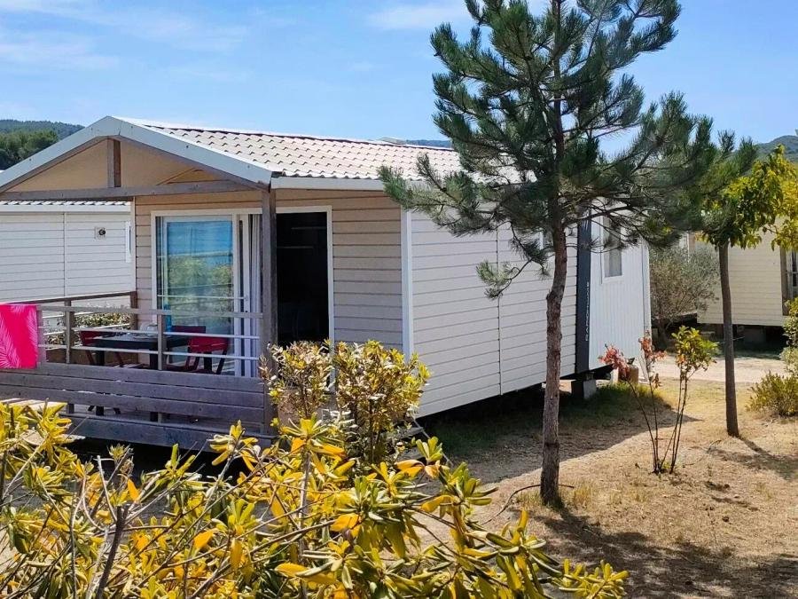 Camping Pas Cher vous présente avec son site Officiel campingpascher.fr, le Camping Tikayan Félix De La Bastide classé 3 étoiles, situé sur la commune de Saint Mitre Les Remparts dans le département Bouches-du-rhône (Provence Alpes Côte D'azur) en France. Le camping Tikayan Félix De La Bastide, vous présente un hébergement de type mobil-home de 24 m² avec climatisation et télévision. Le camping Tikayan Félix De La Bastide vous proposeun séjour PAS CHER avec une REMISEdu sam. 20 juin au sam. 27 juin 2026, en promotion à -33% pour 7 nuits à 279 € au lieu de 416,42 € soit une Économie de 137,42 €. Cette location propose 49 dates différentes pour réserver votre séjour. Découvrez également les 13 autres gammes d'hébergements du camping. Les Avis clients pour le Camping Tikayan Félix De La Bastide sont de 7 sur 10. MerÉtang, Piscine extérieure, Animations familiales, Club enfants, Aire de jeux enfants, Baby-foot, Canoë-kayak, Ping-pong, Pédalo, Pétanque, Brasserie, Buffet, Créperie, Restaurant, Snack/Bar, Station-service, Épicerie,... En savoir plus : cliquez-ICI.