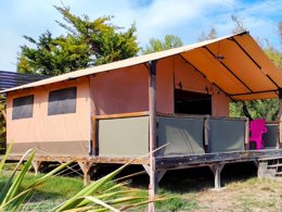 Camping Pas Cher vous présente avec son site Officiel campingpascher.fr, le Camping Tikayan Félix De La Bastide classé 3 étoiles, situé sur la commune de Saint Mitre Les Remparts dans le département Bouches-du-rhône (Provence Alpes Côte D'azur) en France. Le camping Tikayan Félix De La Bastide, vous présente un hébergement de type tente de 20 m² pour 1 personne. Le camping Tikayan Félix De La Bastide vous propose du sam. 27 juin au sam. 04 juillet 2026, en promotion à -28% pour 7 nuits à 378 € au lieu de 525,0 € soit une Économie de 147 €. Cette location propose 148 dates différentes pour réserver votre séjour. Découvrez également les 13 autres gammes d'hébergements du camping. Les Avis clients pour le Camping Tikayan Félix De La Bastide sont de 7 sur 10. MerÉtang, Piscine extérieure, Animations familiales, Club enfants, Aire de jeux enfants, Baby-foot, Canoë-kayak, Ping-pong, Pédalo, Pétanque, Brasserie, Buffet, Créperie, Restaurant, Snack/Bar, Station-service, Épicerie,... En savoir plus : cliquez-ICI.