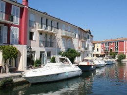 Camping Pas Cher vous présente avec son site Officiel campingpascher.fr, le Camping Tikayan Félix De La Bastide classé 3 étoiles, situé sur la commune de Saint Mitre Les Remparts dans le département Bouches-du-rhône (Provence Alpes Côte D'azur) en France. Le camping Tikayan Félix De La Bastide, vous présente un hébergement de type mobil-home de 34 m² pour 3 personnes avec climatisation et télévision. Le camping Tikayan Félix De La Bastide vous propose du sam. 04 juillet au sam. 11 juillet 2026, en promotion à -28% pour 7 nuits à 584,64 € au lieu de 812,0 € soit une Économie de 227,36 €. Cette location propose 148 dates différentes pour réserver votre séjour. Découvrez également les 13 autres gammes d'hébergements du camping. Les Avis clients pour le Camping Tikayan Félix De La Bastide sont de 7 sur 10. MerÉtang, Piscine extérieure, Animations familiales, Club enfants, Aire de jeux enfants, Baby-foot, Canoë-kayak, Ping-pong, Pédalo, Pétanque, Brasserie, Buffet, Créperie, Restaurant, Snack/Bar, Station-service, Épicerie,... En savoir plus : cliquez-ICI.