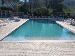 Camping Pas Cher vous présente avec son site Officiel campingpascher.fr, le Camping Sainte Victoire classé 2 étoiles, situé sur la commune de Beaurecueil dans le département Bouches-du-rhône (Provence Alpes Côte D'azur) en France. Le camping Sainte Victoire vous propose un hébergement de type mobil-home de 25 m² avec climatisation (télévision). Cet hébergement propose plus de 23 dates différentes pour réserver ! Pour dévouvrir la période la moins chère, consultez la rubrique 'Tarifs' et sélectionnez votre mois de départ. L'établissement vous propose 3 autres types d'hébergements. Découvrez tous nos séjours à petits prix dans la commune et aux alentours de Beaurecueil du département : Bouches-du-rhône (Provence Alpes Côte D'azur). Piscine extérieure, Aire de jeux enfants, Ping-pong, Plongée, Pétanque, Dépôt de pain, Épicerie,... En savoir plus : cliquez-ICI.