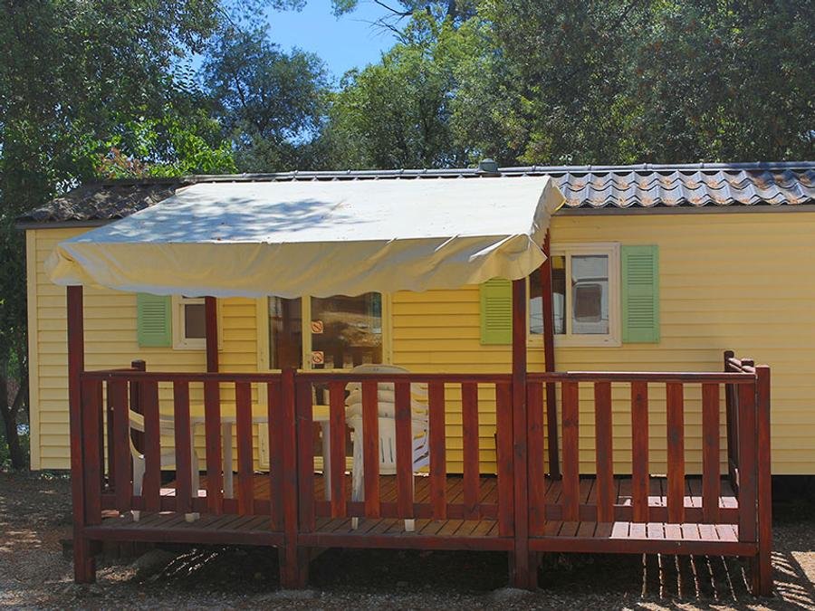 Camping Pas Cher vous présente avec son site Officiel campingpascher.fr, le Camping La Foux classé 3 étoiles, situé sur la commune de Draguignan dans le département Var (Provence Alpes Côte D'azur) en France. Le camping La Foux, vous présente un hébergement de type mobil-home de 22 m² pour 4 personnes. Le camping La Foux vous propose du sam. 03 octobre au sam. 10 octobre 2026 pour 7 nuits à 350€. Cette location propose 11 dates différentes pour réserver votre séjour. Découvrez également les 5 autres gammes d'hébergements du camping. Les Avis clients pour le Camping La Foux sont excellents avec une note moyenne de 8 sur 10. Piscine extérieure, Animations familiales, Club enfants, Escalade, Pétanque, Randonnée, Terrain multisports, Bar, Brasserie, Dépôt de pain, Plats à emporter, Épicerie,... En savoir plus : cliquez-ICI.