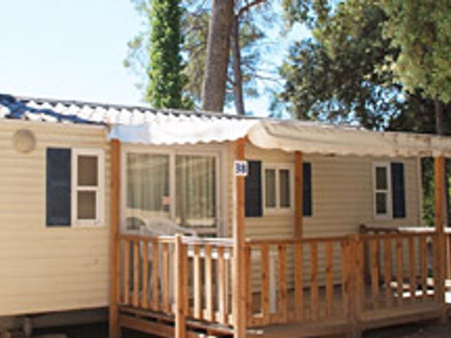 Camping Pas Cher vous présente avec son site Officiel campingpascher.fr, le Camping La Foux classé 3 étoiles, situé sur la commune de Draguignan dans le département Var (Provence Alpes Côte D'azur) en France. Le camping La Foux vous propose un hébergement de type mobil-home de 30 m² pour 8 personnes. L'établissement vous propose 5 autres types d'hébergements. Découvrez tous nos séjours à petits prix dans la commune et aux alentours de Draguignan du département : Var (Provence Alpes Côte D'azur). Les Avis clients pour le Camping La Foux sont excellents avec une note moyenne de 8 sur 10. Piscine extérieure, Animations familiales, Club enfants, Escalade, Pétanque, Randonnée, Terrain multisports, Bar, Brasserie, Dépôt de pain, Plats à emporter, Épicerie,... En savoir plus : cliquez-ICI.