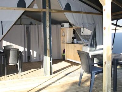 Cliquez pour découvrir toutes les photos de l'HÉBERGEMENT ! tente en toile et bois - La Foux photo 3