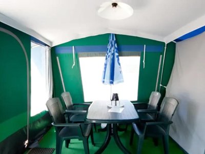 Cliquez pour découvrir toutes les photos de l'HÉBERGEMENT ! bungalow toilé - La Foux photo 2