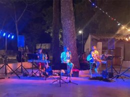 Camping Pas Cher vous présente avec son site Officiel campingpascher.fr, le Camping La Foux classé 3 étoiles, situé sur la commune de Draguignan dans le département Var (Provence Alpes Côte D'azur) en France. Le camping La Foux, vous présente un hébergement de type bungalow toilé pour 6 personnes. Le camping La Foux vous propose du vendredi 22 mai au vendredi 29 mai 2026 pour 7 nuits à 230€. Cette location propose 69 dates différentes pour réserver votre séjour. Découvrez également les 2 autres gammes d'hébergements du camping. Les Avis clients pour le Camping La Foux sont excellents avec une note moyenne de 8 sur 10. Piscine extérieure, Animations familiales, Club enfants, Escalade, Pétanque, Randonnée, Terrain multisports, Bar, Brasserie, Dépôt de pain, Plats à emporter, Épicerie,... En savoir plus : cliquez-ICI.