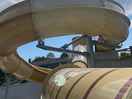 Camping Pas Cher vous présente avec son site Officiel campingpascher.fr, le Camping Lou P'tit Poun classé 4 étoiles, situé sur la commune de Saint Martin De Seignanx dans le département Landes (Aquitaine) en France. Le camping Lou P'tit Poun, vous présente un hébergement de type chalet de 28 m² pour 5 personnes. Le camping Lou P'tit Poun vous propose du mercredi 29 juillet au mercredi 05 août 2026, en promotion à -10% pour 7 nuits à 1214,36 € au lieu de 1349,29 € soit une Économie de 134,93 €. Cette location propose 86 dates différentes pour réserver votre séjour. Découvrez également les 6 autres gammes d'hébergements du camping. Les Avis clients pour le Camping Lou P'tit Poun sont excellents avec une note moyenne de 8 sur 10. Mer, Piscine chauffée, Piscine couverte, Animations familiales, Club enfants, Aire de jeux enfants, Canoë-kayak, Cyclisme, Golf, Ping-pong, Pétanque, Randonnée, Surf, Terrain multisports, Bar, Boulangerie, Bureau de tabac, Dépôt de pain, Snack/Bar, Station-service, Supermarché,... En savoir plus : cliquez-ICI.