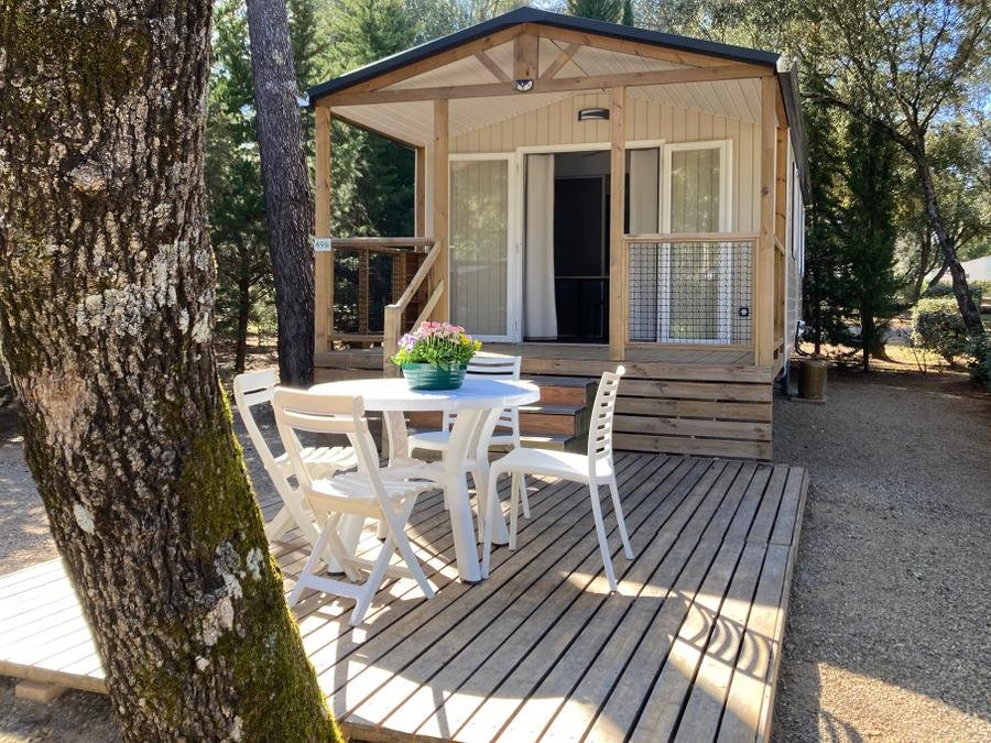 Camping Pas Cher vous présente avec son site Officiel campingpascher.fr, le Camping Le Relais De La Bresque classé 3 étoiles, situé sur la commune de Sillans La Cascade dans le département Var (Provence Alpes Côte D'azur) en France. Le camping Le Relais De La Bresque vous propose un hébergement de type mobil-home pour 4 personnes. Cet hébergement propose plus de 32 dates différentes pour réserver ! Pour dévouvrir la période la moins chère, consultez la rubrique 'Tarifs' et sélectionnez votre mois de départ. L'établissement vous propose 11 autres types d'hébergements. Découvrez tous nos séjours à petits prix dans la commune et aux alentours de Sillans La Cascade du département : Var (Provence Alpes Côte D'azur). LacRivière, Piscine chauffée, Piscine extérieure, Animations familiales, Aire de jeux enfants, Baby-foot, Canyoning, Centre équestre, Cyclisme, Location de bateaux, Ping-pong, Piscine, Pédalo, Pétanque, Rafting, Randonnée, Terrain multisports, Bar, Boulangerie, Bureau de tabac, Dépôt de pain, Snack/Bar, Station-service, Supermarché, Épicerie,... En savoir plus : cliquez-ICI.