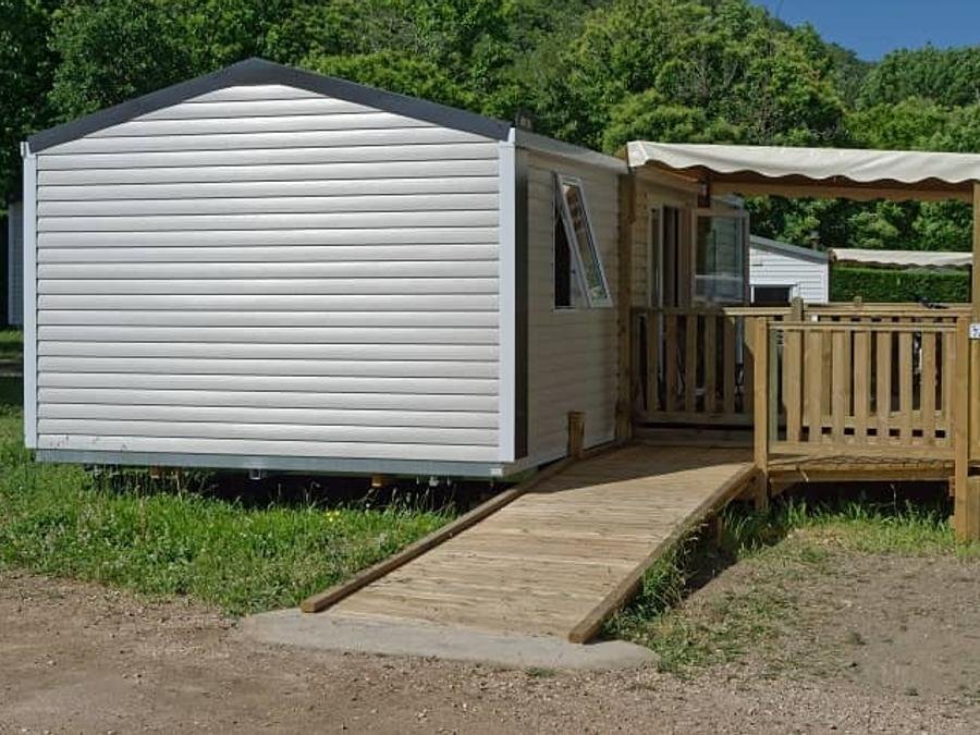 Camping Pas Cher vous présente avec son site Officiel campingpascher.fr, le Camping Domaine De Gatinié classé 2 étoiles, situé sur la commune de Les Aires dans le département Hérault (Languedoc Roussillon) en France. Le camping Domaine De Gatinié vous propose un hébergement de type mobil-home pour 2 personnes avec climatisation (télévision). L'établissement vous propose 8 autres types d'hébergements. Découvrez tous nos séjours à petits prix dans la commune et aux alentours de Les Aires du département : Hérault (Languedoc Roussillon). Les Avis clients pour le Camping Domaine De Gatinié sont excellents avec une note moyenne de 9 sur 10. LacMerRivière, Piscine extérieure, Aire de jeux enfants, Baby-foot, Canoë-kayak, Centre équestre, Court de tennis, Cyclisme, Golf, Ping-pong, Plats à emporter, Restaurant,... En savoir plus : cliquez-ICI.