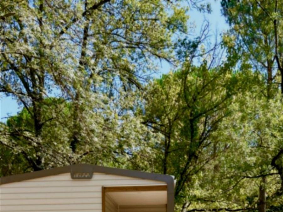 Camping Pas Cher vous présente avec son site Officiel campingpascher.fr, le Camping Domaine De Gatinié classé 2 étoiles, situé sur la commune de Les Aires dans le département Hérault (Languedoc Roussillon) en France. Le camping Domaine De Gatinié, vous présente un hébergement de type mobil-home. Le camping Domaine De Gatinié vous propose du mercredi 10 juin au mercredi 17 juin 2026 pour 7 nuits à 752€. Cette location propose 32 dates différentes pour réserver votre séjour. Découvrez également les 8 autres gammes d'hébergements du camping. Les Avis clients pour le Camping Domaine De Gatinié sont excellents avec une note moyenne de 9 sur 10. LacMerRivière, Piscine extérieure, Aire de jeux enfants, Baby-foot, Canoë-kayak, Centre équestre, Court de tennis, Cyclisme, Golf, Ping-pong, Plats à emporter, Restaurant,... En savoir plus : cliquez-ICI.