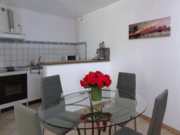 Camping Pas Cher vous présente avec son site Officiel campingpascher.fr, le Camping Domaine De Gatinié classé 2 étoiles, situé sur la commune de Les Aires dans le département Hérault (Languedoc Roussillon) en France. Le camping Domaine De Gatinié, vous présente un hébergement de type appartement de 65 m² avec climatisation et télévision. Le camping Domaine De Gatinié vous propose du vendredi 20 mars au vendredi 27 mars 2026 pour 7 nuits à 455€. Cette location propose 165 dates différentes pour réserver votre séjour. Découvrez également les 8 autres gammes d'hébergements du camping. Les Avis clients pour le Camping Domaine De Gatinié sont excellents avec une note moyenne de 9 sur 10. LacMerRivière, Piscine extérieure, Aire de jeux enfants, Baby-foot, Canoë-kayak, Centre équestre, Court de tennis, Cyclisme, Golf, Ping-pong, Plats à emporter, Restaurant,... En savoir plus : cliquez-ICI.