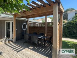 Camping Pas Cher vous présente avec son site Officiel campingpascher.fr, le Camping Les Floralies classé 3 étoiles, situé sur la commune de Montauroux dans le département Var (Provence-alpes-côte D'azur) en France. Le camping Les Floralies vous propose un hébergement de type mobil-home de 39 m² avec climatisation. L'établissement vous propose 13 autres types d'hébergements. Découvrez tous nos séjours à petits prix dans la commune et aux alentours de Montauroux du département : Var (Provence-alpes-côte D'azur). Les Avis clients pour le Camping Les Floralies sont excellents avec une note moyenne de 8 sur 10. Piscine chauffée, Piscine extérieure, Animations familiales, Aire de jeux enfants, Baby-foot, Court de tennis, Ping-pong, Plongée, Pétanque, Boulangerie, Bureau de tabac, Dépôt de pain, Plats à emporter, Snack/Bar, Station-service,... En savoir plus : cliquez-ICI.