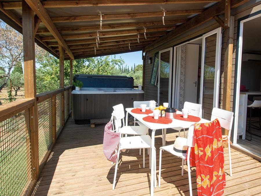 Camping Pas Cher vous présente avec son site Officiel campingpascher.fr, le Camping CAMPASUN International classé 4 étoiles, situé sur la commune de Aups dans le département Var (Provence Alpes Côte D'azur) en France. Le camping CAMPASUN International, vous présente un hébergement de type mobil-home de 32 m². Le camping CAMPASUN International vous propose du dimanche 13 septembre au dimanche 20 septembre 2026 pour 7 nuits à 644.6€. Cette location propose 36 dates différentes pour réserver votre séjour. Découvrez également les 13 autres gammes d'hébergements du camping. Les Avis clients pour le Camping CAMPASUN International sont de 7 sur 10. Piscine chauffée, Piscine extérieure, Animation ados, Animation enfants, Animations familiales, Aire de jeux enfants, Parcours sportif, Ping-pong, Pétanque, Terrain multisports, Dépôt de pain, Restaurant,... En savoir plus : cliquez-ICI.
