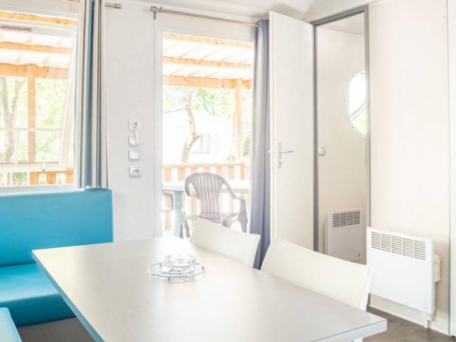 Camping Pas Cher vous présente avec son site Officiel campingpascher.fr, le Camping La Chapelette classé 3 étoiles, situé sur la commune de Saint Martin De Crau dans le département Bouches-du-rhône (Provence Alpes Côte D'azur) en France. Le camping La Chapelette vous propose un hébergement de type mobil-home de 28 m² pour 2 personnes avec climatisation (télévision). L'établissement vous propose 6 autres types d'hébergements. Découvrez tous nos séjours à petits prix dans la commune et aux alentours de Saint Martin De Crau du département : Bouches-du-rhône (Provence Alpes Côte D'azur). Les Avis clients pour le Camping La Chapelette sont de 7 sur 10. Piscine chauffée, Piscine extérieure, Animations familiales, Aire de jeux enfants, Baby-foot, Centre équestre, Ping-pong, Plongée, Pétanque, Randonnée, Dépôt de pain, Plats à emporter, Snack/Bar, Station-service, Supermarché, Épicerie,... En savoir plus : cliquez-ICI.