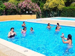 Camping Pas Cher vous présente avec son site Officiel campingpascher.fr, le Camping La Chapelette classé 3 étoiles, situé sur la commune de Saint Martin De Crau dans le département Bouches-du-rhône (Provence Alpes Côte D'azur) en France. Le camping La Chapelette vous propose un hébergement de type bungalow toilé pour 4 personnes avec climatisation (télévision). L'établissement vous propose 5 autres types d'hébergements. Découvrez tous nos séjours à petits prix dans la commune et aux alentours de Saint Martin De Crau du département : Bouches-du-rhône (Provence Alpes Côte D'azur). Les Avis clients pour le Camping La Chapelette sont excellents avec une note moyenne de 8 sur 10. Piscine chauffée, Piscine extérieure, Animations familiales, Aire de jeux enfants, Baby-foot, Centre équestre, Ping-pong, Plongée, Pétanque, Randonnée, Dépôt de pain, Plats à emporter, Snack/Bar, Station-service, Supermarché, Épicerie,... En savoir plus : cliquez-ICI.