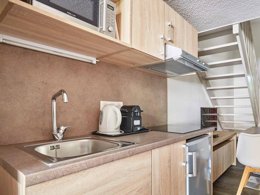 Camping Pas Cher vous présente avec son site Officiel campingpascher.fr, la Résidence Odalys Référence Les Gardians, située sur la commune de Arles dans le département Bouches-du-rhône (Provence Alpes Côte D'azur) en France. La résidence Odalys Référence Les Gardians, vous présente un hébergement de type studio de 22 m² pour 2 personnes et télévision. La résidence Odalys Référence Les Gardians vous propose du sam. 13 décembre au sam. 20 décembre 2025 avec une PROMO de DERNIÈRE MINUTE, en promotion à -20% pour 7 nuits à 279,20 € au lieu de 349 € soit une Économie de 69,80 €. Cette location propose 43 dates différentes pour réserver votre séjour. Découvrez également les 4 autres gammes d'hébergements de la résidence. Les Avis clients pour la Résidence Odalys Référence Les Gardians sont de 7 sur 10. Piscine extérieure, Club enfants, Aire de jeux enfants, Centre équestre, Court de tennis, Salle de fitness, Terrain de badminton, Terrain de beach-volley, Terrain de football, Terrain multisports, Bar, Restaurant,... En savoir plus : cliquez-ICI.