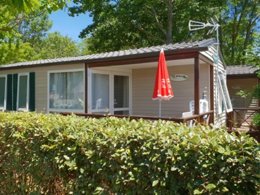 Camping Pas Cher vous présente avec son site Officiel campingpascher.fr, le Camping Flower Le Fou Du Roi classé 4 étoiles, situé sur la commune de Lansargues dans le département Hérault (Languedoc Roussillon) en France. Le camping Flower Le Fou Du Roi, vous présente un hébergement de type mobil-home de 29 m² avec climatisation et télévision. Le camping Flower Le Fou Du Roi vous propose du sam. 04 avril au sam. 11 avril 2026 pour 7 nuits à 669.06€. Cette location propose 140 dates différentes pour réserver votre séjour. Découvrez également les 10 autres gammes d'hébergements du camping. Les Avis clients pour le Camping Flower Le Fou Du Roi sont excellents avec une note moyenne de 9 sur 10. Piscine extérieure, Animations familiales, Aire de jeux enfants, Baby-foot, Parcours sportif, Ping-pong, Pétanque, Terrain de volley-ball, Trampoline, Dépôt de pain, Snack/Bar, Épicerie,... En savoir plus : cliquez-ICI.