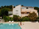 Camping Pas Cher vous présente avec son site Officiel campingpascher.fr, le Camping Routes Du Monde - Val Fleuri classé 3 étoiles, situé sur la commune de Cagnes Sur Mer dans le département Alpes-maritimes (Provence Alpes Côte D'azur) en France. Le camping Routes Du Monde - Val Fleuri, vous présente un hébergement de type mobil-home. Le camping Routes Du Monde - Val Fleuri vous propose du mardi 16 juin au mardi 23 juin 2026 avec un DÉPART DEMAIN pour 7 nuits à 564€. Cette location propose 68 dates différentes pour réserver votre séjour. Découvrez également les 1 autres gammes d'hébergements du camping. Mer, Piscine chauffée, Piscine extérieure, Animations familiales, Aire de jeux enfants, Ping-pong, Pétanque, Épicerie,... En savoir plus : cliquez-ICI.