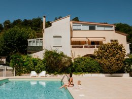 Camping Pas Cher vous présente avec son site Officiel campingpascher.fr, le Camping Routes Du Monde - Val Fleuri classé 3 étoiles, situé sur la commune de Cagnes Sur Mer dans le département Alpes-maritimes (Provence Alpes Côte D'azur) en France. Le camping Routes Du Monde - Val Fleuri, vous présente un hébergement de type mobil-home. Le camping Routes Du Monde - Val Fleuri vous propose du mardi 16 juin au mardi 23 juin 2026 avec un DÉPART DEMAIN pour 7 nuits à 564€. Cette location propose 68 dates différentes pour réserver votre séjour. Découvrez également les 1 autres gammes d'hébergements du camping. Mer, Piscine chauffée, Piscine extérieure, Animations familiales, Aire de jeux enfants, Ping-pong, Pétanque, Épicerie,... En savoir plus : cliquez-ICI.