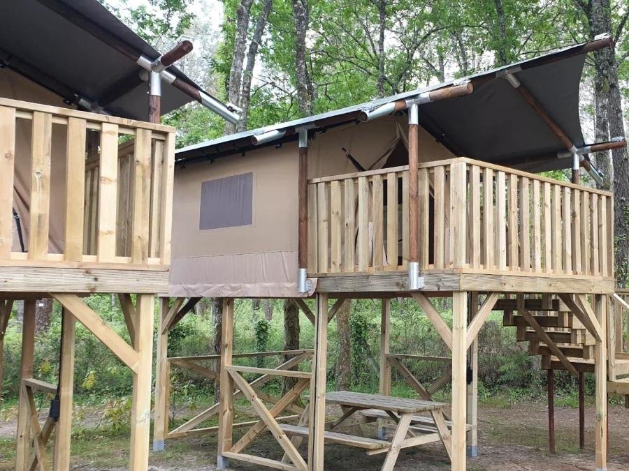 Camping Pas Cher vous présente avec son site Officiel campingpascher.fr, le Camping L'Etang D'Ardy classé 3 étoiles, situé sur la commune de Dax dans le département Landes (Aquitaine) en France. Le camping L'Etang D'Ardy, vous présente un hébergement de type lodge de 13 m². Le camping L'Etang D'Ardy vous propose du sam. 26 septembre au sam. 03 octobre 2026 pour 7 nuits à 219€. Cette location propose 165 dates différentes pour réserver votre séjour. Découvrez également les 13 autres gammes d'hébergements du camping. Les Avis clients pour le Camping L'Etang D'Ardy sont excellents avec une note moyenne de 8 sur 10. Piscine chauffée, Piscine extérieure, Animations familiales, Aire de jeux enfants, Cyclisme, Ping-pong, Pétanque, Randonnée, Terrain de football, Terrain de volley-ball, Bar, Dépôt de pain, Plats à emporter, Snack/Bar, Épicerie,... En savoir plus : cliquez-ICI.