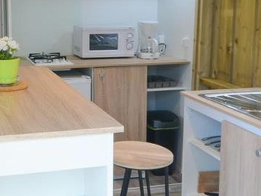Cliquez pour découvrir toutes les photos de l'HÉBERGEMENT ! chalet - établissement Les Cent Chênes photo 2