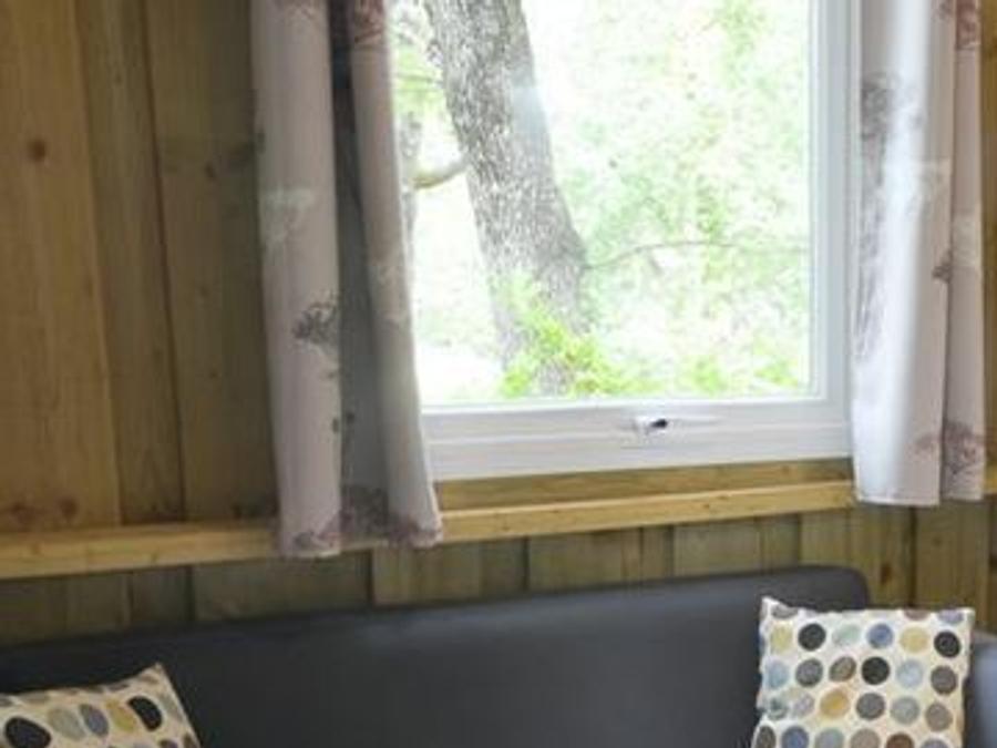 Cliquez pour découvrir toutes les photos de l'HÉBERGEMENT ! chalet - établissement Les Cent Chênes photo 4