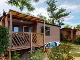 Camping Pas Cher vous présente avec son site Officiel campingpascher.fr, le Camping CAMPASUN Etang De La Bonde classé 3 étoiles, situé sur la commune de Cabrieres D'aigues dans le département Vaucluse (Provence Alpes Côte D'azur) en France. Le camping CAMPASUN Etang De La Bonde, vous présente un hébergement de type mobil-home de 27 m² pour 4 personnes avec climatisation et télévision. Le camping CAMPASUN Etang De La Bonde vous propose du dimanche 12 avril au dimanche 19 avril 2026 pour 7 nuits à 379.5€. Cette location propose 139 dates différentes pour réserver votre séjour. Découvrez également les 5 autres gammes d'hébergements du camping. Les Avis clients pour le Camping CAMPASUN Etang De La Bonde sont de 7 sur 10. Étang, Court de tennis, Pétanque, Sports nautiques, Terrain de football, Terrain de volley-ball, Terrain multisports, Bar, Dépôt de pain, Snack/Bar,... En savoir plus : cliquez-ICI.