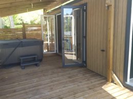 Camping Pas Cher vous présente avec son site Officiel campingpascher.fr, le Camping CAMPASUN Etang De La Bonde classé 3 étoiles, situé sur la commune de Cabrieres D'aigues dans le département Vaucluse (Provence Alpes Côte D'azur) en France. Le camping CAMPASUN Etang De La Bonde, vous présente un hébergement de type mobil-home de 33 m² avec climatisation et télévision. Le camping CAMPASUN Etang De La Bonde vous propose du lundi 25 mai au lundi 01 juin 2026 pour 7 nuits à 602.6€. Cette location propose 117 dates différentes pour réserver votre séjour. Découvrez également les 5 autres gammes d'hébergements du camping. Les Avis clients pour le Camping CAMPASUN Etang De La Bonde sont de 7 sur 10. Étang, Court de tennis, Pétanque, Sports nautiques, Terrain de football, Terrain de volley-ball, Terrain multisports, Bar, Dépôt de pain, Snack/Bar,... En savoir plus : cliquez-ICI.