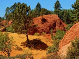 Camping Pas Cher vous présente avec son site Officiel campingpascher.fr, le Camping CAMPASUN Etang De La Bonde classé 3 étoiles, situé sur la commune de Cabrieres D'aigues dans le département Vaucluse (Provence Alpes Côte D'azur) en France. Le camping CAMPASUN Etang De La Bonde, vous présente un hébergement de type mobil-home de 30 m² pour 2 personnes avec climatisation et télévision. Le camping CAMPASUN Etang De La Bonde vous propose du dimanche 19 avril au dimanche 26 avril 2026 pour 7 nuits à 363.4€. Cette location propose 41 dates différentes pour réserver votre séjour. Découvrez également les 5 autres gammes d'hébergements du camping. Les Avis clients pour le Camping CAMPASUN Etang De La Bonde sont de 7 sur 10. Étang, Court de tennis, Pétanque, Sports nautiques, Terrain de football, Terrain de volley-ball, Terrain multisports, Bar, Dépôt de pain, Snack/Bar,... En savoir plus : cliquez-ICI.