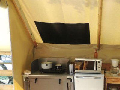 Cliquez pour découvrir toutes les photos de l'HÉBERGEMENT ! tente en toile et bois - Le Domaine De Gajan photo 5