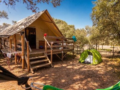 Cliquez pour découvrir toutes les photos de l'HÉBERGEMENT ! tente en toile et bois - Le Domaine De Gajan photo 6