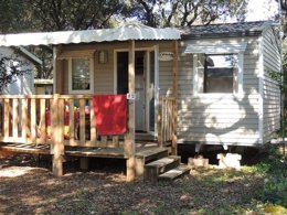 Camping Pas Cher vous présente avec son site Officiel campingpascher.fr, le Camping Le Domaine De Gajan classé 4 étoiles, situé sur la commune de Boisseron dans le département Hérault (Languedoc Roussillon) en France. Le camping Le Domaine De Gajan, vous présente un hébergement de type mobil-home de 19 m² avec climatisation et télévision. Le camping Le Domaine De Gajan vous propose du lundi 31 août au lundi 07 septembre 2026, en promotion à -15% pour 7 nuits à 297,50 € au lieu de 350,0 € soit une Économie de 52,50 €. Cette location propose 109 dates différentes pour réserver votre séjour. Découvrez également les 12 autres gammes d'hébergements du camping. Les Avis clients pour le Camping Le Domaine De Gajan sont excellents avec une note moyenne de 8 sur 10. Piscine chauffée, Piscine extérieure, Animation ados, Animations familiales, Club enfants, Aire de jeux enfants, Baby-foot, Canoë-kayak, Flipper, Ping-pong, Piscine, Pétanque, Salle de jeux vidéo, Terrain de football, Terrain multisports, Bar, Dépôt de pain, Plats à emporter, Snack/Bar, Épicerie,... En savoir plus : cliquez-ICI.