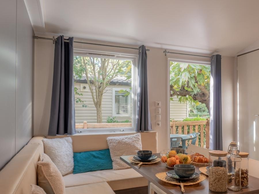 Camping Pas Cher vous présente avec son site Officiel campingpascher.fr, le Camping Saint Gabriel classé 3 étoiles, situé sur la commune de Tarascon dans le département Bouches-du-rhône (Provence Alpes Côte D'azur) en France. Le camping Saint Gabriel vous propose un hébergement de type mobil-home de 30 m² pour 6 personnes avec climatisation (télévision). L'établissement vous propose 7 autres types d'hébergements. Découvrez tous nos séjours à petits prix dans la commune et aux alentours de Tarascon du département : Bouches-du-rhône (Provence Alpes Côte D'azur). Les Avis clients pour le Camping Saint Gabriel sont excellents avec une note moyenne de 8 sur 10. Piscine chauffée, Piscine extérieure, Animations familiales, Aire de jeux enfants, Baby-foot, Canoë-kayak, Centre équestre, Court de tennis, Cyclisme, Golf, Parcours sportif, Ping-pong, Piscine, Pétanque, Randonnée, Structure gonflable enfants, Tir à l’arc, Trampoline, Bar, Boulangerie, Bureau de tabac, Dépôt de pain, Restaurant, Supermarché, Épicerie,... En savoir plus : cliquez-ICI.