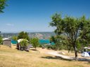 Camping Pas Cher vous présente avec son site Officiel campingpascher.fr, le Camping De L'Aigle classé 3 étoiles, situé sur la commune de Aiguines dans le département Var (Provence Alpes Côte D'azur) en France. Le camping De L'Aigle, vous présente un hébergement de type hébergement insolite pour 4 personnes. Le camping De L'Aigle vous propose du sam. 25 avril au sam. 02 mai 2026 pour 7 nuits à 470.8€. Cette location propose 103 dates différentes pour réserver votre séjour. Découvrez également les 6 autres gammes d'hébergements du camping. Les Avis clients pour le Camping De L'Aigle sont excellents avec une note moyenne de 10 sur 10. Aire de jeux enfants, Baby-foot, Ping-pong, Pétanque, Structure gonflable enfants, Dépôt de pain, Restaurant,... En savoir plus : cliquez-ICI.