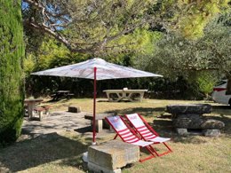 Camping Pas Cher vous présente avec son site Officiel campingpascher.fr, le Camping Pegomas Pausado classé 3 étoiles, situé sur la commune de Saint Remy De Provence dans le département Bouches-du-rhône (Provence Alpes Côte D'azur) en France. Le camping Pegomas Pausado, vous présente un hébergement de type mobil-home de 24 m² pour 4 personnes avec climatisation et télévision. Le camping Pegomas Pausado vous propose du jeudi 30 avril au jeudi 07 mai 2026 pour 7 nuits à 389€. Cette location propose 149 dates différentes pour réserver votre séjour. Découvrez également les 9 autres gammes d'hébergements du camping. Les Avis clients pour le Camping Pegomas Pausado sont excellents avec une note moyenne de 9 sur 10. Piscine extérieure, Animations familiales, Aire de jeux enfants, Parcours sportif, Ping-pong, Pétanque, Dépôt de pain, Food truck,... En savoir plus : cliquez-ICI.