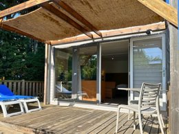 Camping Pas Cher vous présente avec son site Officiel campingpascher.fr, le Camping Pegomas Pausado classé 3 étoiles, situé sur la commune de Saint Remy De Provence dans le département Bouches-du-rhône (Provence Alpes Côte D'azur) en France. Le camping Pegomas Pausado, vous présente un hébergement de type mobil-home de 20 m² pour 2 personnes avec climatisation et télévision. Le camping Pegomas Pausado vous propose du lundi 06 avril au lundi 13 avril 2026, en promotion à -20% pour 7 nuits à 328 € au lieu de 410,0 € soit une Économie de 82 €. Cette location propose 115 dates différentes pour réserver votre séjour. Découvrez également les 9 autres gammes d'hébergements du camping. Les Avis clients pour le Camping Pegomas Pausado sont excellents avec une note moyenne de 9 sur 10. Piscine extérieure, Animations familiales, Aire de jeux enfants, Parcours sportif, Ping-pong, Pétanque, Dépôt de pain, Food truck,... En savoir plus : cliquez-ICI.