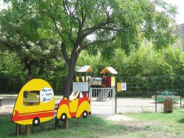 Camping Pas Cher vous présente avec son site Officiel campingpascher.fr, le Camping Pegomas Pausado classé 3 étoiles, situé sur la commune de Saint Remy De Provence dans le département Bouches-du-rhône (Provence Alpes Côte D'azur) en France. Le camping Pegomas Pausado, vous présente un hébergement de type mobil-home de 17 m² pour 2 personnes avec climatisation et télévision. Le camping Pegomas Pausado vous propose du lundi 06 avril au lundi 13 avril 2026 pour 7 nuits à 289€. Cette location propose 163 dates différentes pour réserver votre séjour. Découvrez également les 9 autres gammes d'hébergements du camping. Les Avis clients pour le Camping Pegomas Pausado sont excellents avec une note moyenne de 9 sur 10. Piscine extérieure, Animations familiales, Aire de jeux enfants, Parcours sportif, Ping-pong, Pétanque, Dépôt de pain, Food truck,... En savoir plus : cliquez-ICI.