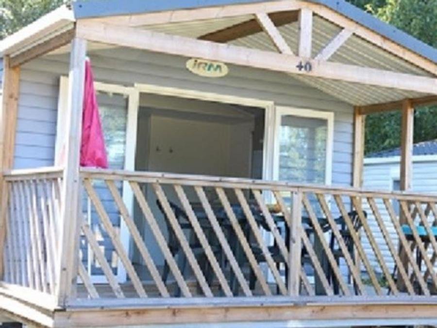 Camping Pas Cher vous présente avec son site Officiel campingpascher.fr, le Camping Paradis - Albret classé 3 étoiles, situé sur la commune de Messanges dans le département Landes (Aquitaine) en France. Le camping Paradis - Albret vous propose un hébergement de type mobil-home de 24 m². L'établissement vous propose 20 autres types d'hébergements. Découvrez tous nos séjours à petits prix dans la commune et aux alentours de Messanges du département : Landes (Aquitaine). Les Avis clients pour le Camping Paradis - Albret sont excellents avec une note moyenne de 8 sur 10. Animations familiales, Club enfants, Aire de jeux enfants, Ping-pong, Pétanque, Bar, Plats à emporter, Snack/Bar,... En savoir plus : cliquez-ICI.