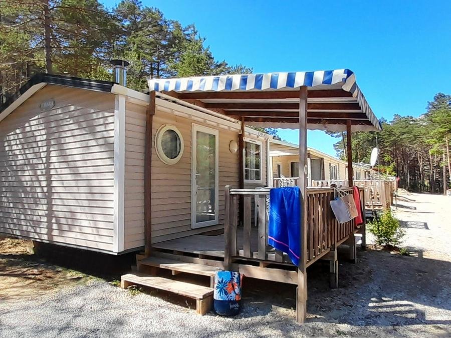 Camping Pas Cher vous présente avec son site Officiel campingpascher.fr, le Camping Tikayan La Pinatelle classé 2 étoiles, situé sur la commune de Saint Auban dans le département Alpes-maritimes (Provence Alpes Côte D'azur) en France. Le camping Tikayan La Pinatelle, vous présente un hébergement de type mobil-home de 20 m² pour 1 personne avec climatisation et télévision. Le camping Tikayan La Pinatelle vous proposeun séjour PAS CHER avec une REMISEdu mardi 16 juin au mardi 23 juin 2026, en promotion à -30% pour 7 nuits à 323,40 € au lieu de 462,0 € soit une Économie de 138,60 €. Cette location propose 29 dates différentes pour réserver votre séjour. Découvrez également les 8 autres gammes d'hébergements du camping. Les Avis clients pour le Camping Tikayan La Pinatelle sont excellents avec une note moyenne de 9 sur 10. Piscine chauffée, Piscine extérieure, Aire de jeux enfants, Baby-foot, Canoë-kayak, Canyoning, Escalade, Ping-pong, Piscine, Pétanque, Rafting, Randonnée, Snack/Bar, Supermarché,... En savoir plus : cliquez-ICI.