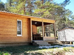 Camping Pas Cher vous présente avec son site Officiel campingpascher.fr, le Camping Tikayan La Pinatelle classé 2 étoiles, situé sur la commune de Saint Auban dans le département Alpes-maritimes (Provence Alpes Côte D'azur) en France. Le camping Tikayan La Pinatelle, vous présente un hébergement de type mobil-home de 35 m² pour 4 personnes avec climatisation et télévision. Le camping Tikayan La Pinatelle vous propose du vendredi 03 avril au vendredi 10 avril 2026, en promotion à -14% pour 7 nuits à 410,55 € au lieu de 483,0 € soit une Économie de 72,45 €. Cette location propose 119 dates différentes pour réserver votre séjour. Découvrez également les 6 autres gammes d'hébergements du camping. Les Avis clients pour le Camping Tikayan La Pinatelle sont excellents avec une note moyenne de 9 sur 10. Piscine chauffée, Piscine extérieure, Aire de jeux enfants, Baby-foot, Canoë-kayak, Canyoning, Escalade, Ping-pong, Piscine, Pétanque, Rafting, Randonnée, Snack/Bar, Supermarché,... En savoir plus : cliquez-ICI.