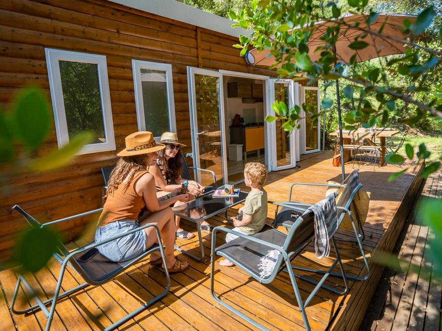 Camping Pas Cher vous présente avec son site Officiel campingpascher.fr, le Camping Domaine D'Anglas classé 5 étoiles, situé sur la commune de Brissac dans le département Hérault (Languedoc Roussillon) en France. Le camping Domaine D'Anglas vous propose un hébergement de type chalet pour 1 personne. L'établissement vous propose 12 autres types d'hébergements. Découvrez tous nos séjours à petits prix dans la commune et aux alentours de Brissac du département : Hérault (Languedoc Roussillon). MerRivière, Piscine extérieure, Animations familiales, Club enfants, Aire de jeux enfants, Canoë-kayak, Golf, Ping-pong, Pétanque, Randonnée, Terrain de football, Bar, Boulangerie, Dépôt de pain, Plats à emporter, Restaurant, Épicerie,... En savoir plus : cliquez-ICI.