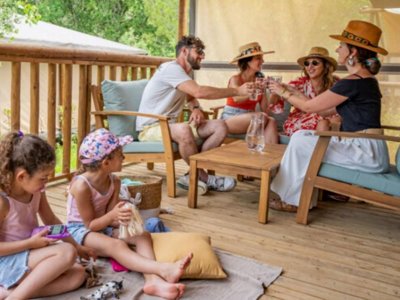Cliquez pour découvrir toutes les photos de l'HÉBERGEMENT ! tente en toile et bois - Domaine D'Anglas photo 7