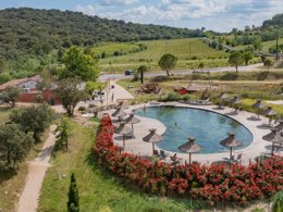 Camping Pas Cher vous présente avec son site Officiel campingpascher.fr, le Camping Domaine D'Anglas classé 5 étoiles, situé sur la commune de Brissac dans le département Hérault (Languedoc Roussillon) en France. Le camping Domaine D'Anglas vous propose un hébergement de type hébergement insolite de 34 m². L'établissement vous propose 12 autres types d'hébergements. Découvrez tous nos séjours à petits prix dans la commune et aux alentours de Brissac du département : Hérault (Languedoc Roussillon). MerRivière, Piscine extérieure, Animations familiales, Club enfants, Aire de jeux enfants, Canoë-kayak, Golf, Ping-pong, Pétanque, Randonnée, Terrain de football, Bar, Boulangerie, Dépôt de pain, Plats à emporter, Restaurant, Épicerie,... En savoir plus : cliquez-ICI.